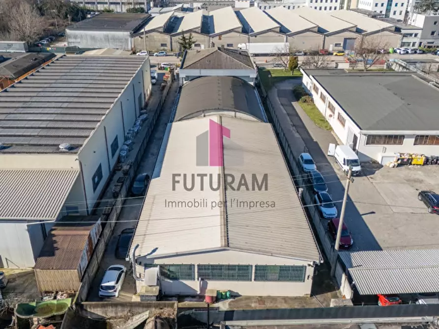 Immagine 14 di Capannone industriale in vendita  a Vicenza