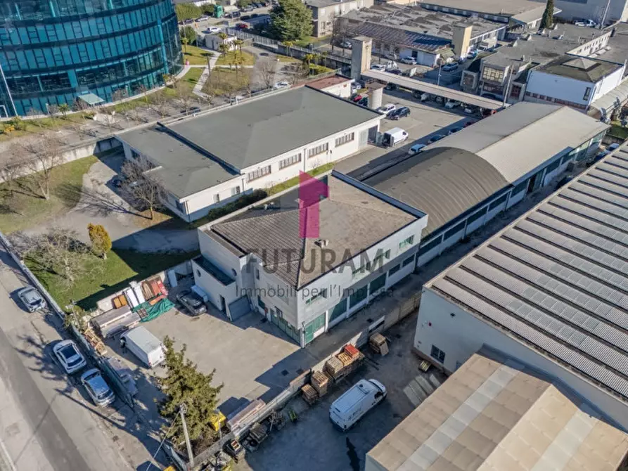 Immagine 16 di Capannone industriale in vendita  a Vicenza
