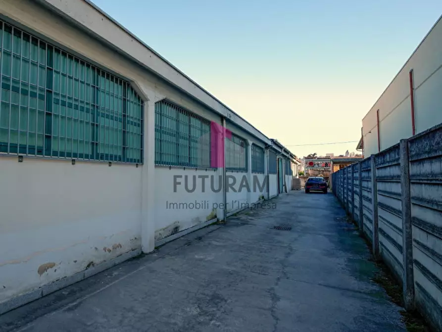 Immagine 17 di Capannone industriale in vendita  a Vicenza