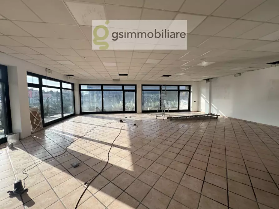 Immagine 8 di Negozio in affitto  in via armando diaz a San Zeno Naviglio