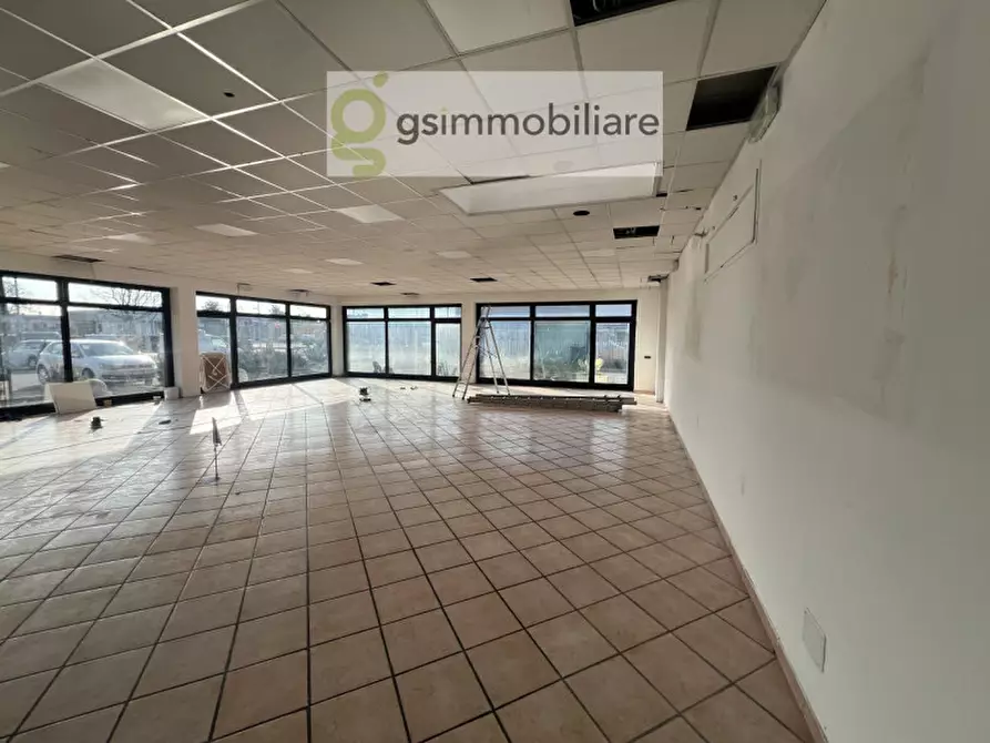 Immagine 11 di Negozio in affitto  in via armando diaz a San Zeno Naviglio