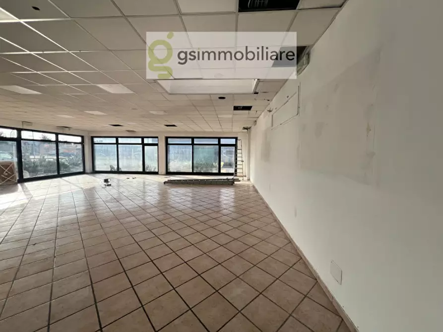 Immagine 12 di Negozio in affitto  in via armando diaz a San Zeno Naviglio