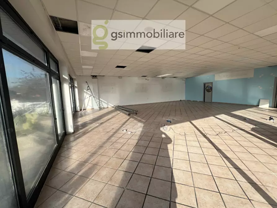 Immagine 14 di Negozio in affitto  in via armando diaz a San Zeno Naviglio