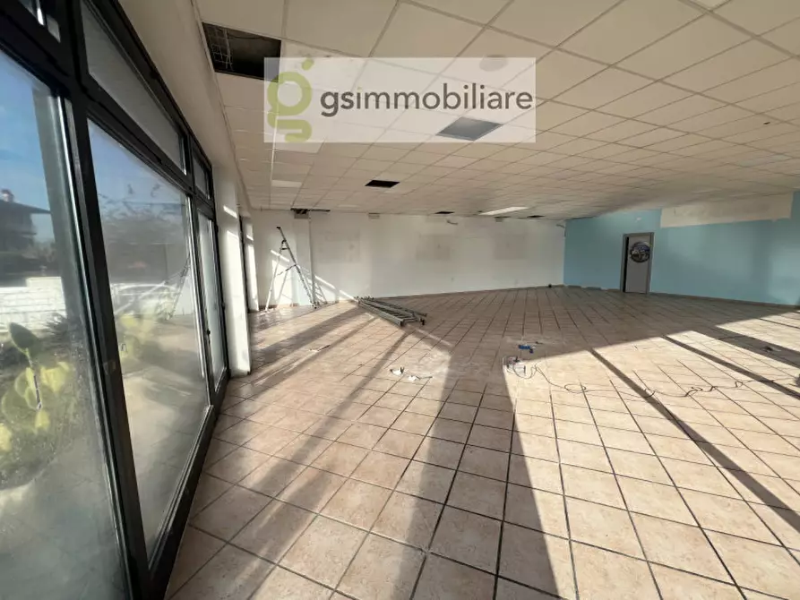 Immagine 15 di Negozio in affitto  in via armando diaz a San Zeno Naviglio