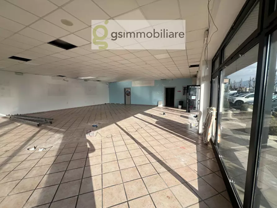 Immagine 17 di Negozio in affitto  in via armando diaz a San Zeno Naviglio