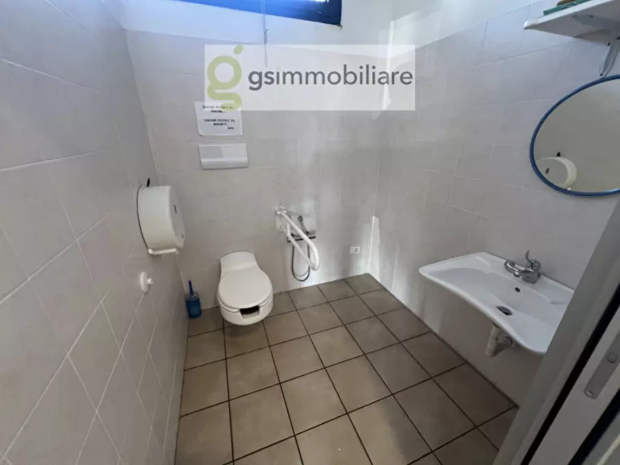 Immagine 24 di Negozio in affitto  in via armando diaz a San Zeno Naviglio