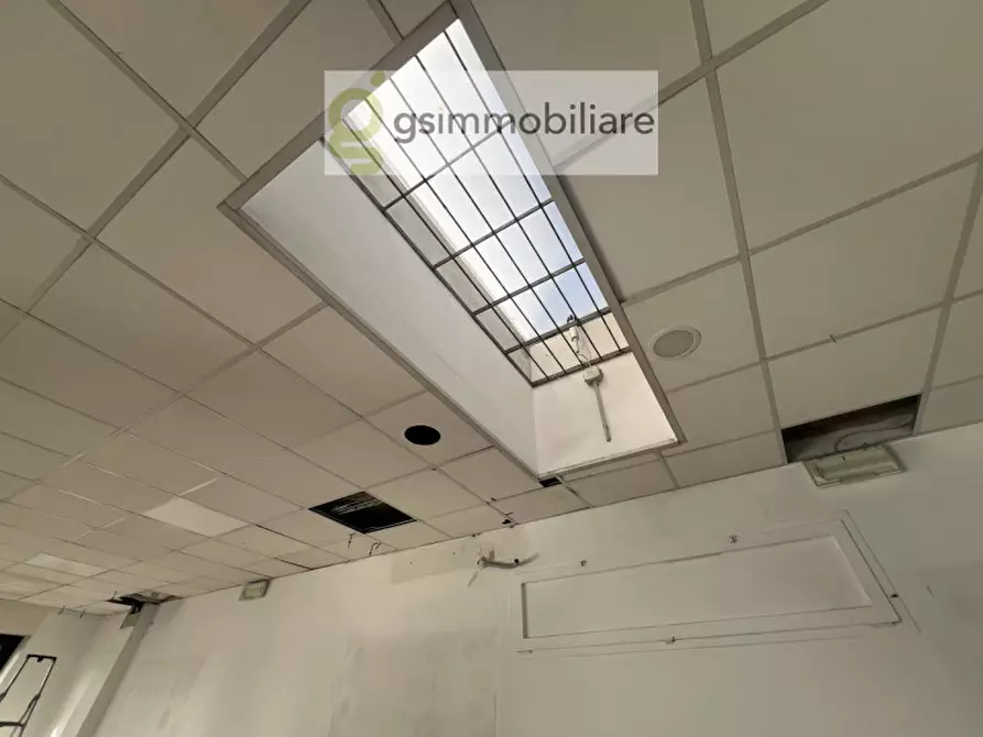 Immagine 30 di Negozio in affitto  in via armando diaz a San Zeno Naviglio