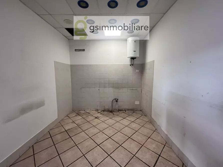 Immagine 31 di Negozio in affitto  in via armando diaz a San Zeno Naviglio