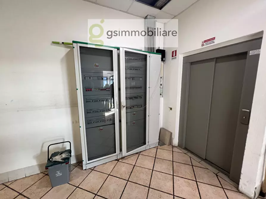 Immagine 32 di Negozio in affitto  in via armando diaz a San Zeno Naviglio