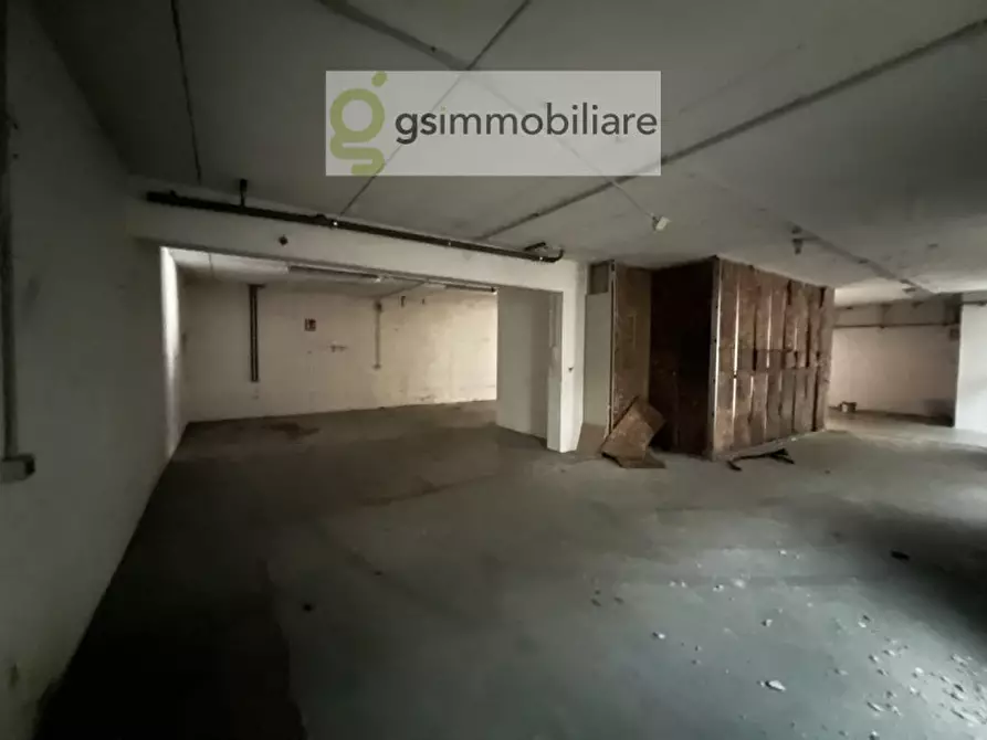 Immagine 33 di Negozio in affitto  in via armando diaz a San Zeno Naviglio