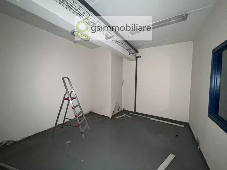 Immagine 34 di Negozio in affitto  in via armando diaz a San Zeno Naviglio