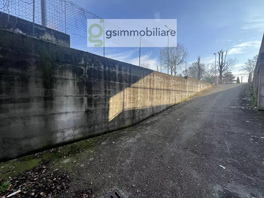 Immagine 35 di Negozio in affitto  in via armando diaz a San Zeno Naviglio