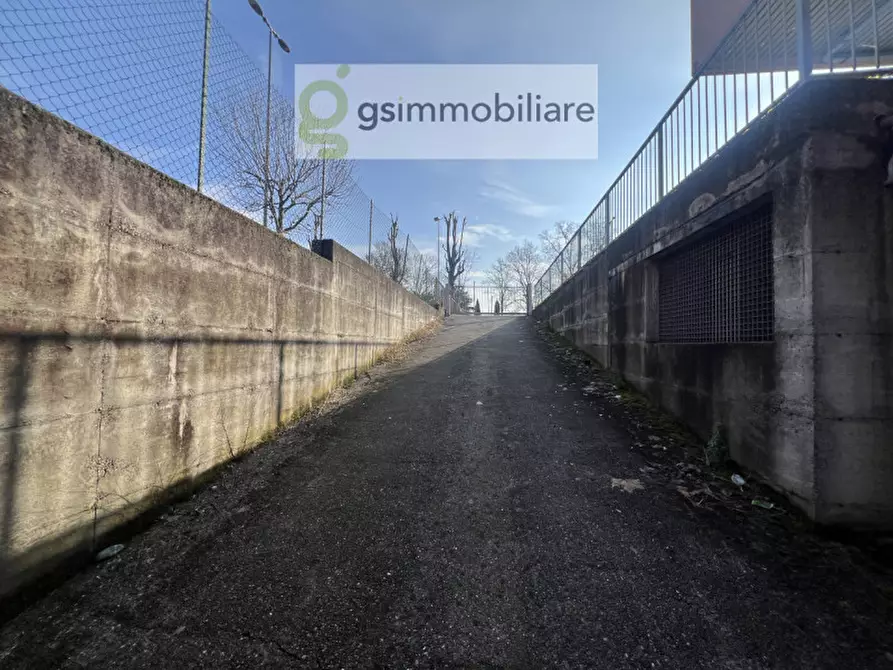 Immagine 36 di Negozio in affitto  in via armando diaz a San Zeno Naviglio