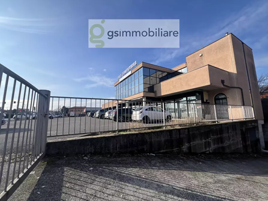 Immagine 37 di Negozio in affitto  in via armando diaz a San Zeno Naviglio