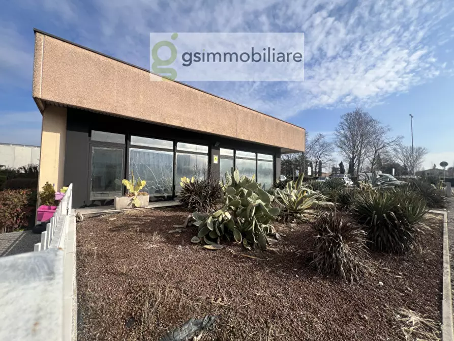 Immagine 41 di Negozio in affitto  in via armando diaz a San Zeno Naviglio