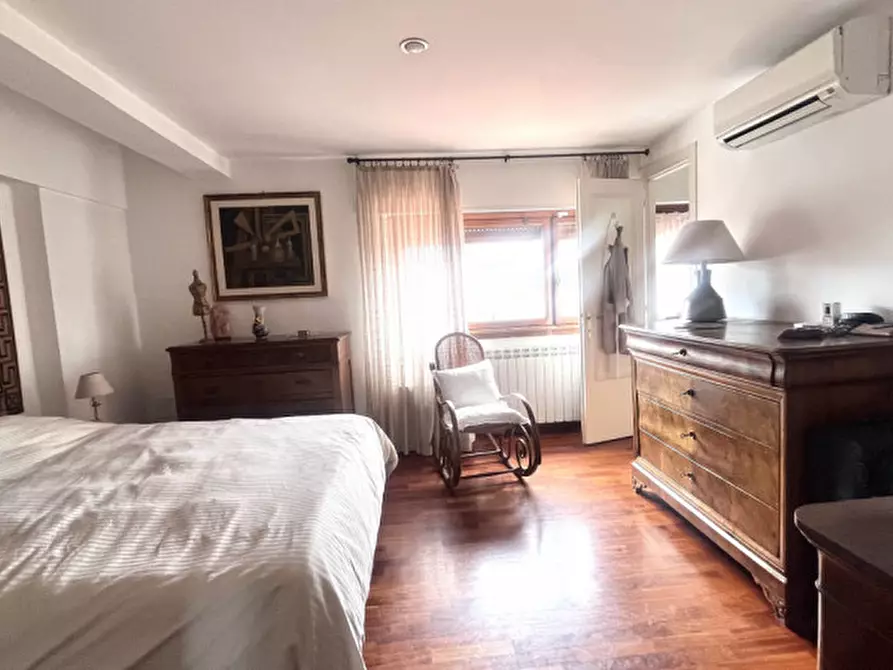 Immagine 10 di Appartamento in affitto  in Via degli Orti della Farnesina a Roma