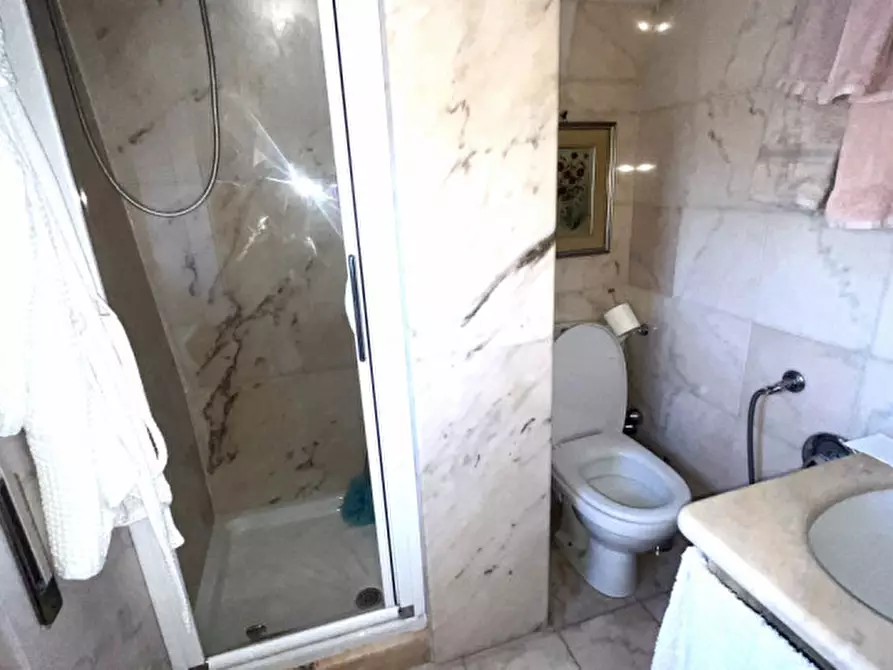 Immagine 12 di Appartamento in affitto  in Via degli Orti della Farnesina a Roma