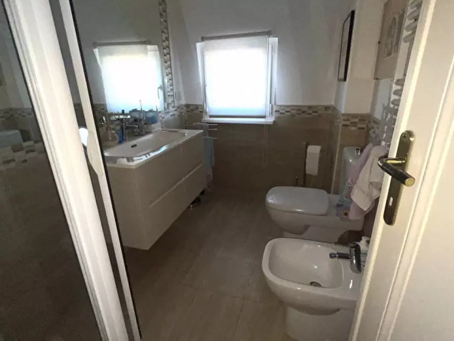 Immagine 13 di Appartamento in affitto  in Via degli Orti della Farnesina a Roma