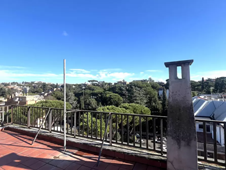 Immagine 14 di Appartamento in affitto  in Via degli Orti della Farnesina a Roma