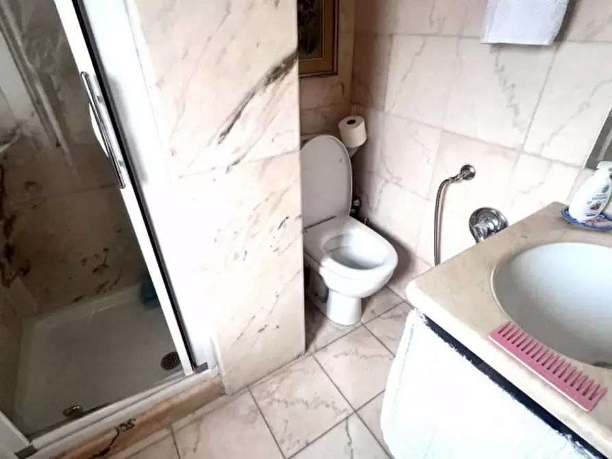 Immagine 19 di Appartamento in affitto  in Via degli Orti della Farnesina a Roma