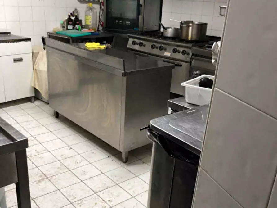 Immagine 2 di Attività commerciale in affitto  in VIA PRINCIPE DELLA CISTERNA 21 a Reano