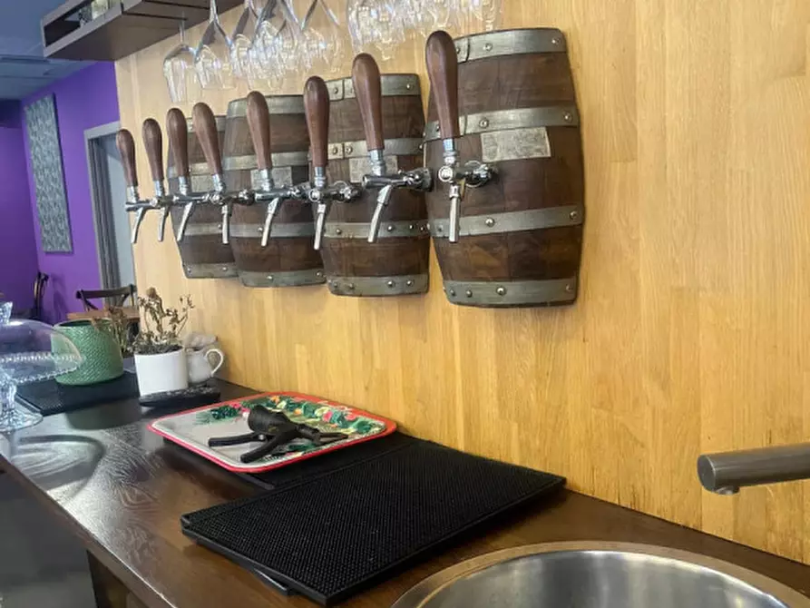 Immagine 5 di Attività commerciale in vendita  in Viale Antonio Gramsci a Parma