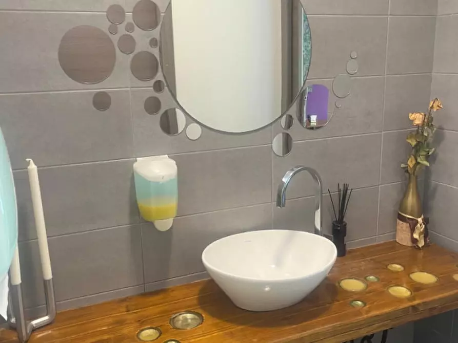 Immagine 14 di Attività commerciale in vendita  in Viale Antonio Gramsci a Parma