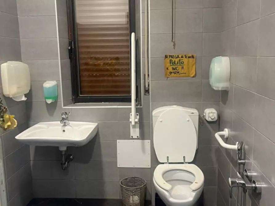 Immagine 15 di Attività commerciale in vendita  in Viale Antonio Gramsci a Parma