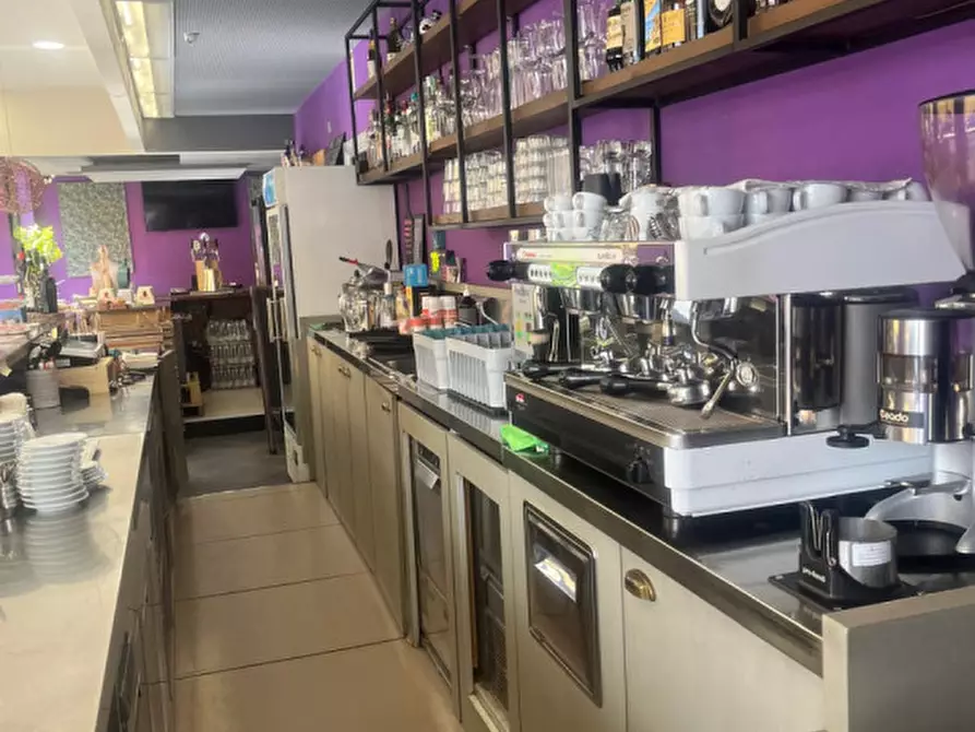 Immagine 17 di Attività commerciale in vendita  in Viale Antonio Gramsci a Parma