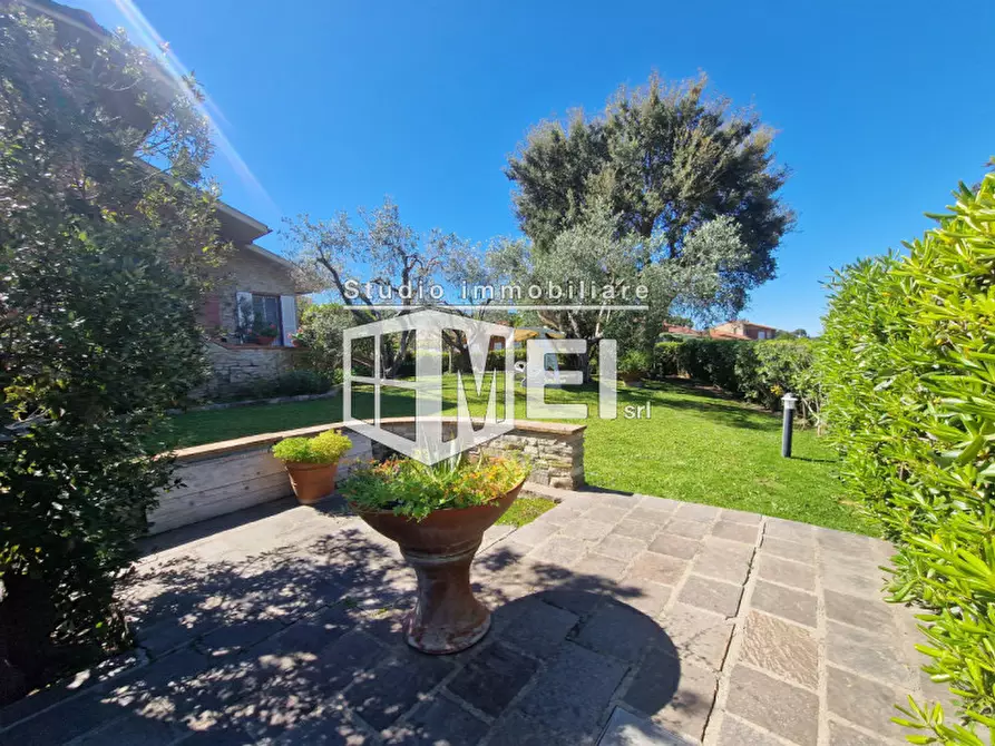 Immagine 1 di Villa in vendita  in via dell'olivara a Livorno