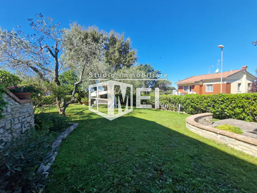 Immagine 4 di Villa in vendita  in via dell'olivara a Livorno