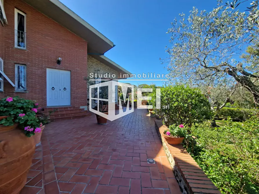 Immagine 9 di Villa in vendita  in via dell'olivara a Livorno