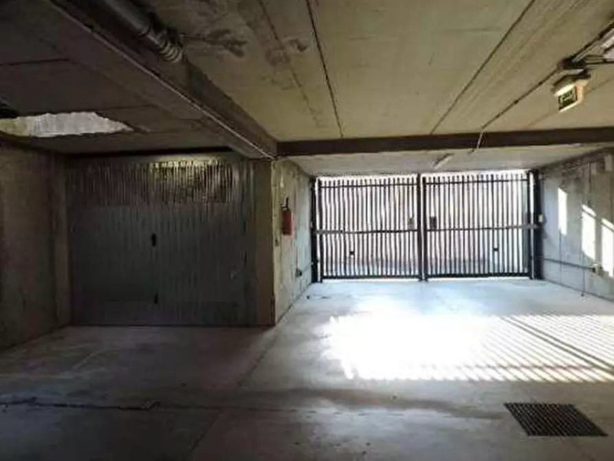 Immagine 5 di Garage in vendita  in Piazza Alcide De Gasperi 30 a San Giovanni Lupatoto