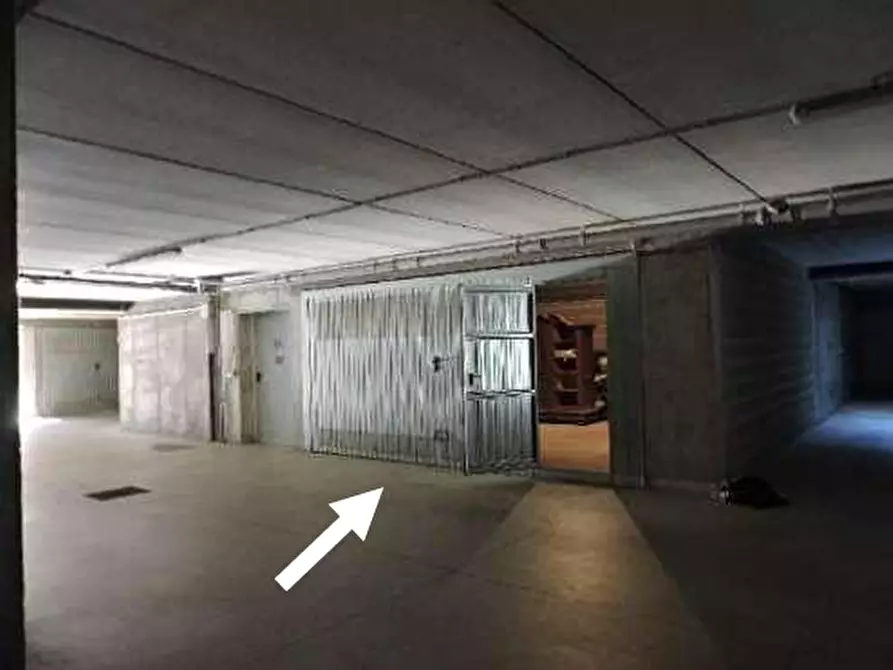 Immagine 6 di Garage in vendita  in Piazza Alcide De Gasperi 30 a San Giovanni Lupatoto