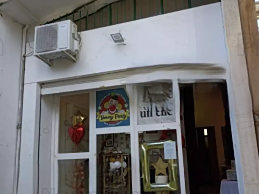 Immagine 4 di Negozio in vendita  in Via Giuseppe Giusti, 37 a Palermo
