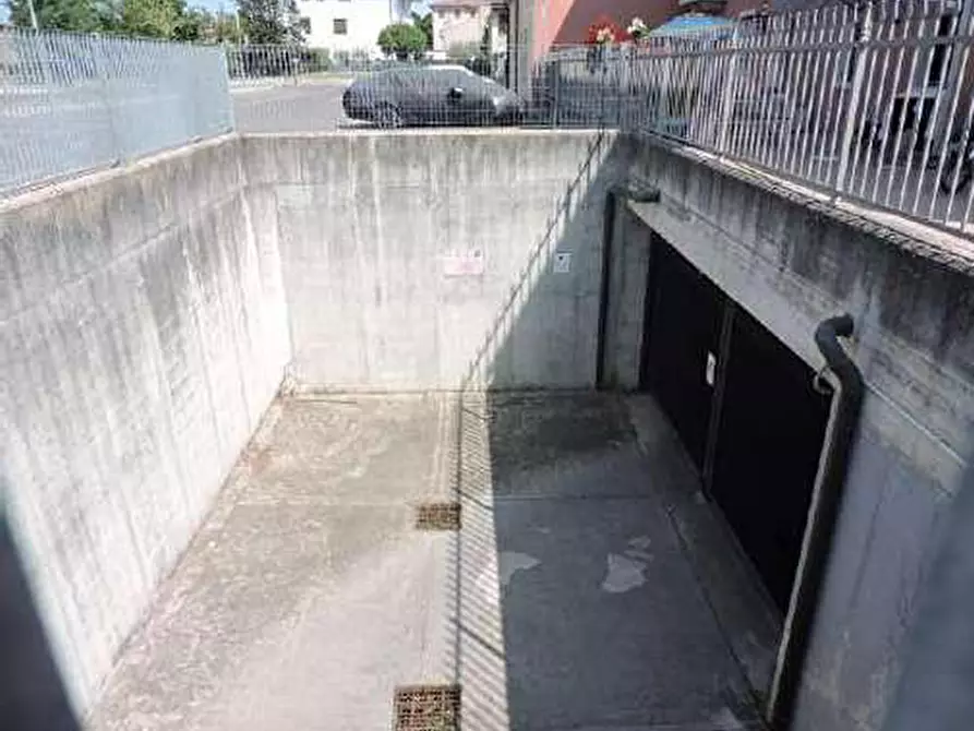 Immagine 4 di Garage in vendita  in Piazza Alcide De Gasperi 30 a San Giovanni Lupatoto