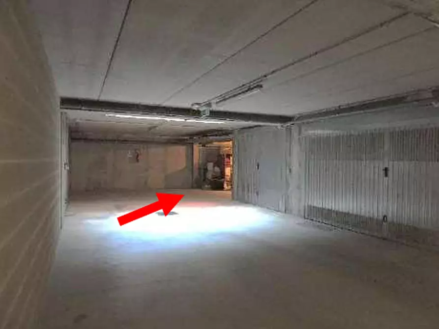 Immagine 6 di Garage in vendita  in Piazza Alcide De Gasperi 30 a San Giovanni Lupatoto
