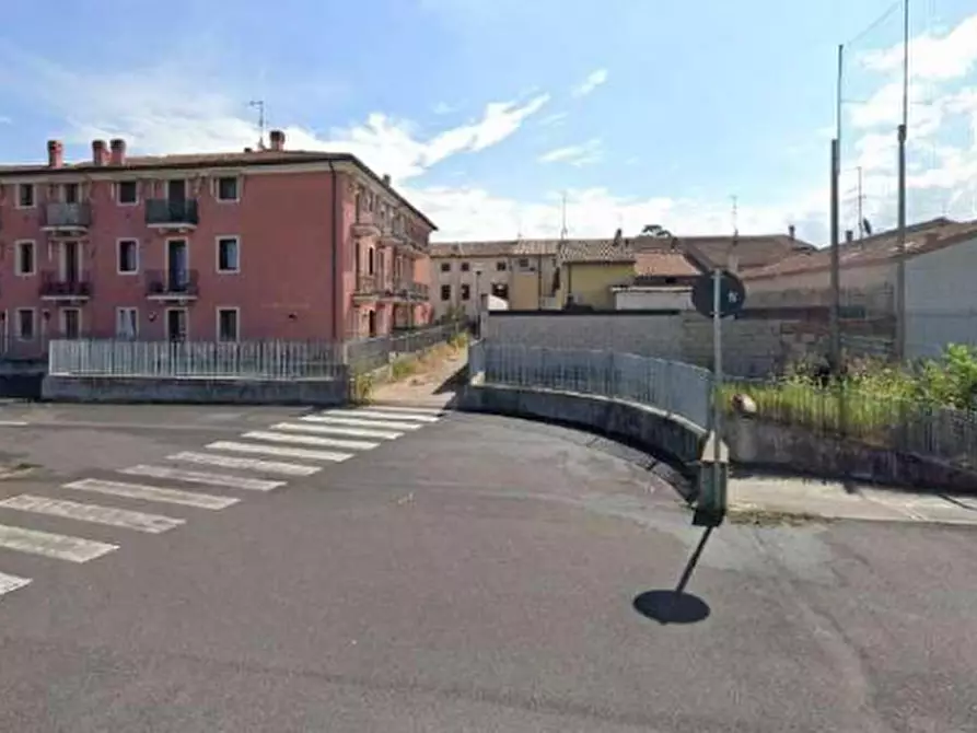 Immagine 1 di Garage in vendita  in Piazza Alcide De Gasperi 30 a San Giovanni Lupatoto