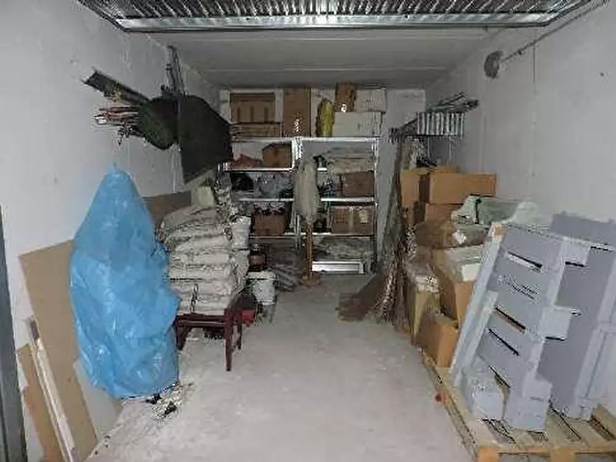 Immagine 7 di Garage in vendita  in Piazza Alcide De Gasperi 30 a San Giovanni Lupatoto