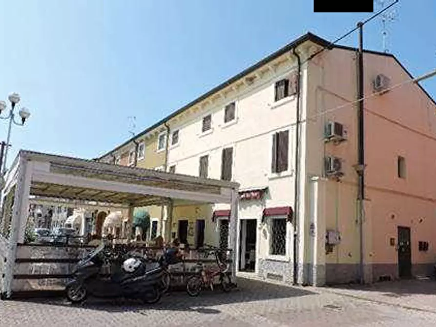 Immagine 1 di Negozio in vendita  in Piazza Alcide De Gasperi 34 a San Giovanni Lupatoto