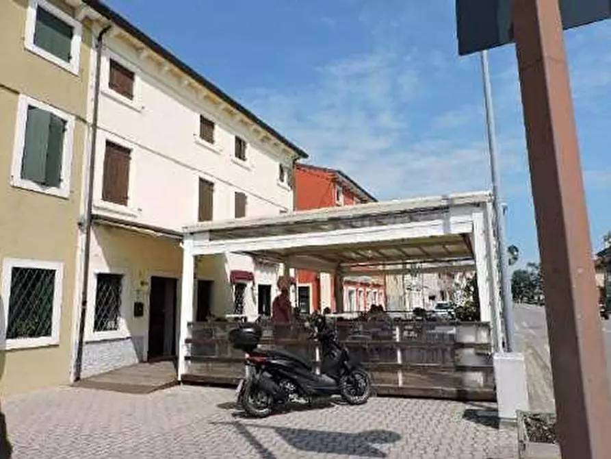 Immagine 2 di Negozio in vendita  in Piazza Alcide De Gasperi 34 a San Giovanni Lupatoto