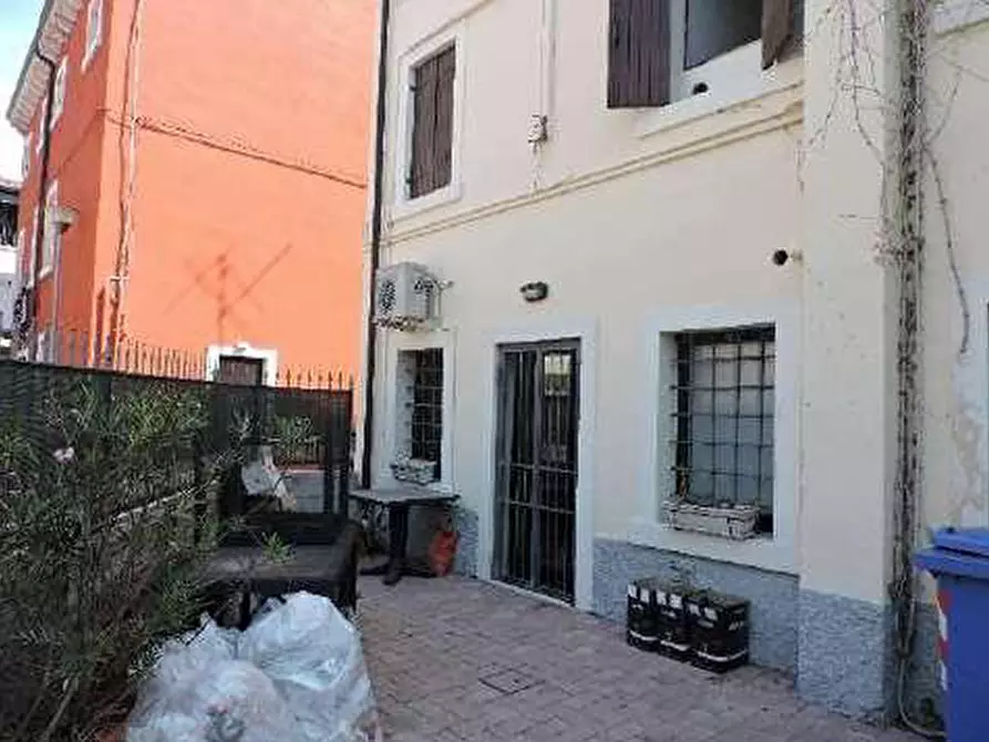 Immagine 6 di Negozio in vendita  in Piazza Alcide De Gasperi 34 a San Giovanni Lupatoto