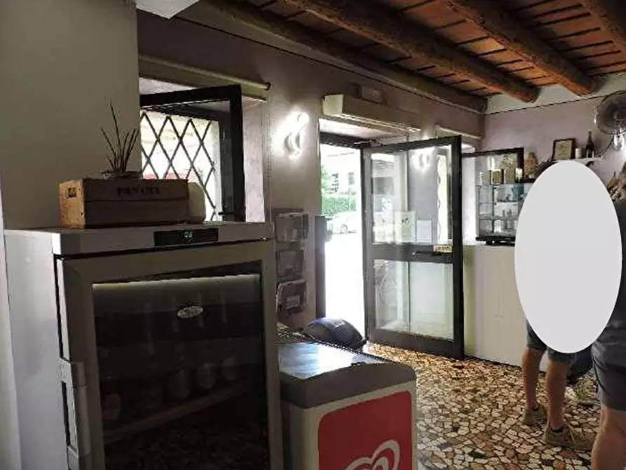 Immagine 8 di Negozio in vendita  in Piazza Alcide De Gasperi 34 a San Giovanni Lupatoto