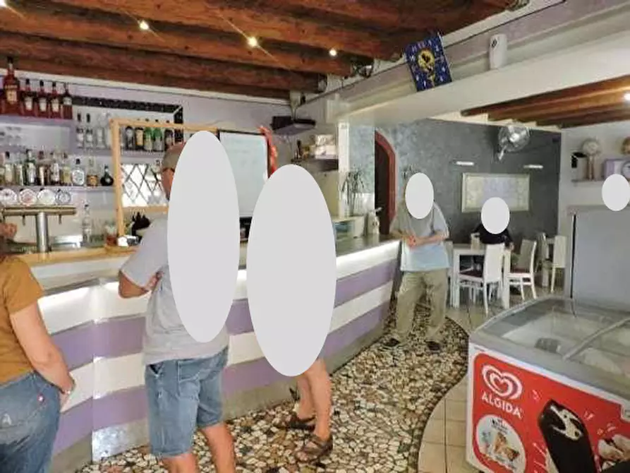 Immagine 10 di Negozio in vendita  in Piazza Alcide De Gasperi 34 a San Giovanni Lupatoto