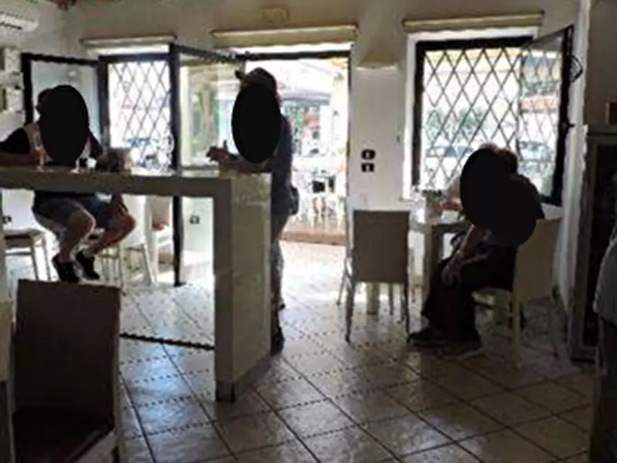 Immagine 11 di Negozio in vendita  in Piazza Alcide De Gasperi 34 a San Giovanni Lupatoto