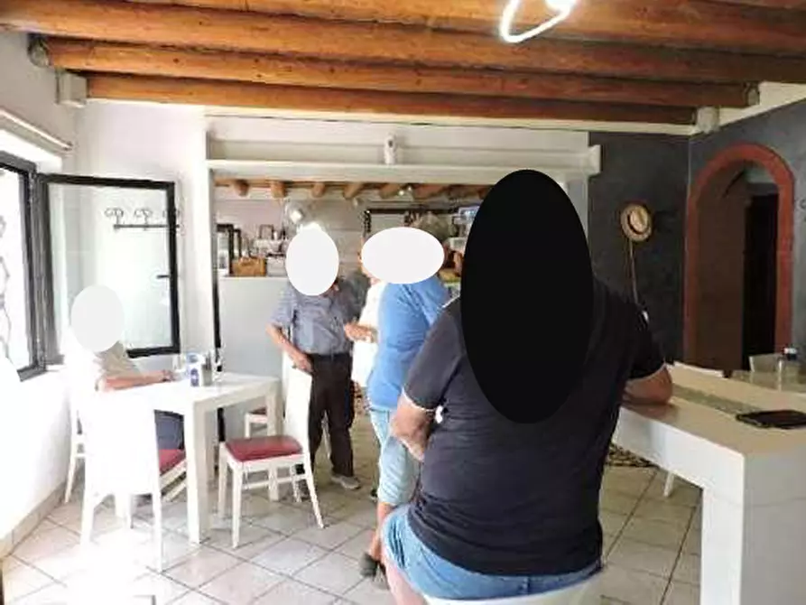 Immagine 12 di Negozio in vendita  in Piazza Alcide De Gasperi 34 a San Giovanni Lupatoto
