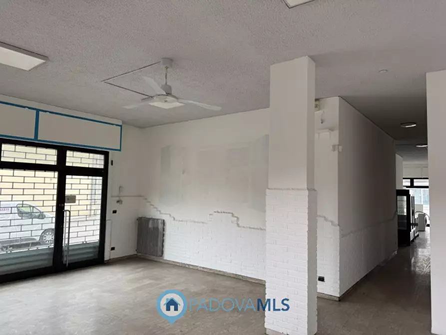 Immagine 11 di Negozio in vendita  in Via Chiesanuova, 237 a Padova