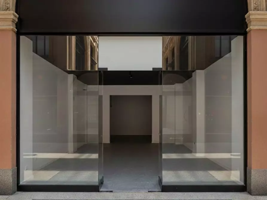 Immagine 2 di Negozio in vendita  in Via Guglielmo Marconi a Legnago