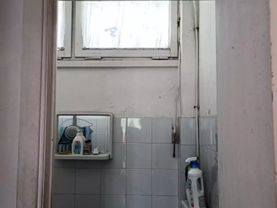 Immagine 5 di Negozio in vendita  in Via Giuseppe Giusti, 43 a Palermo