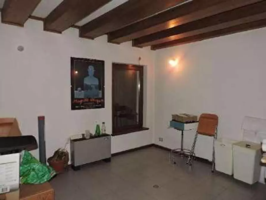 Immagine 10 di Ufficio in vendita  in Piazza Alcide De Gasperi 32 a San Giovanni Lupatoto